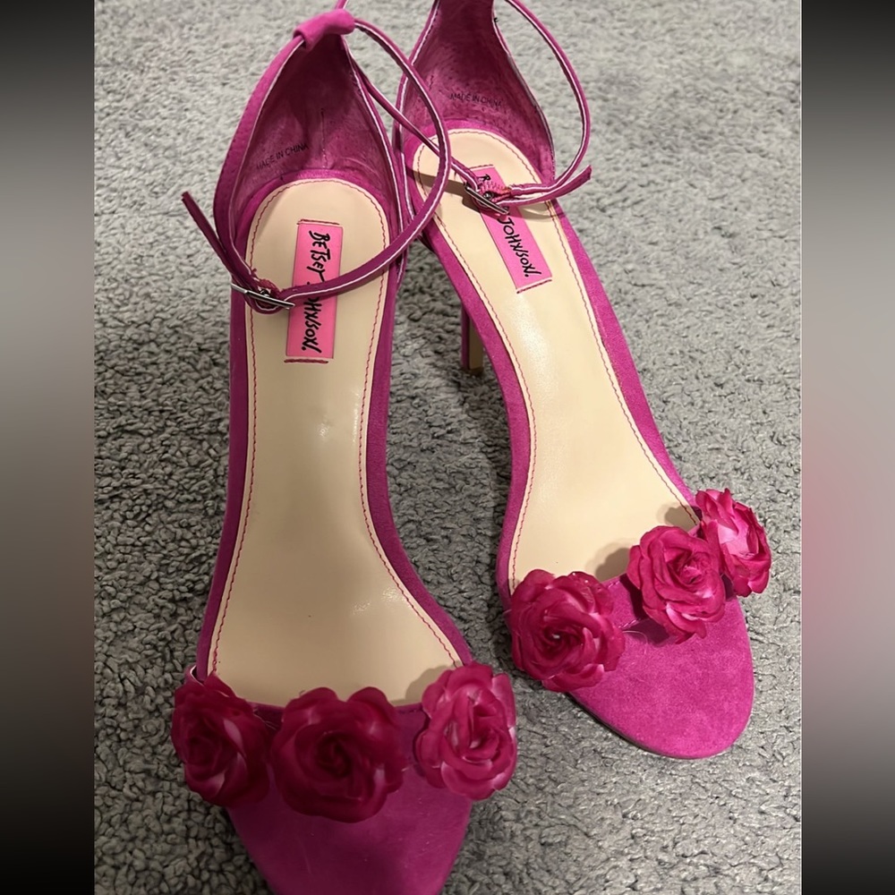 Betsy Johnson bromme sandals